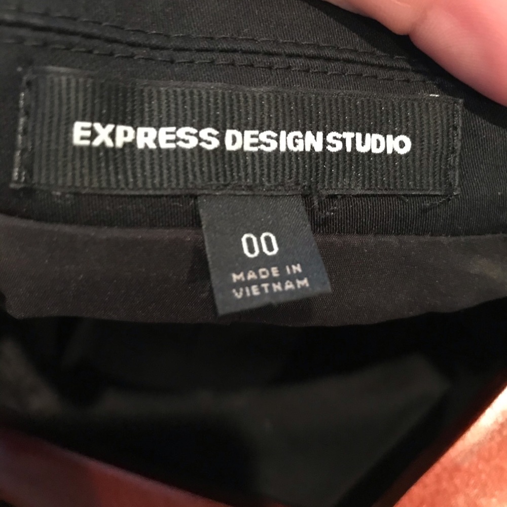 Express suit - Picture 4 of 7